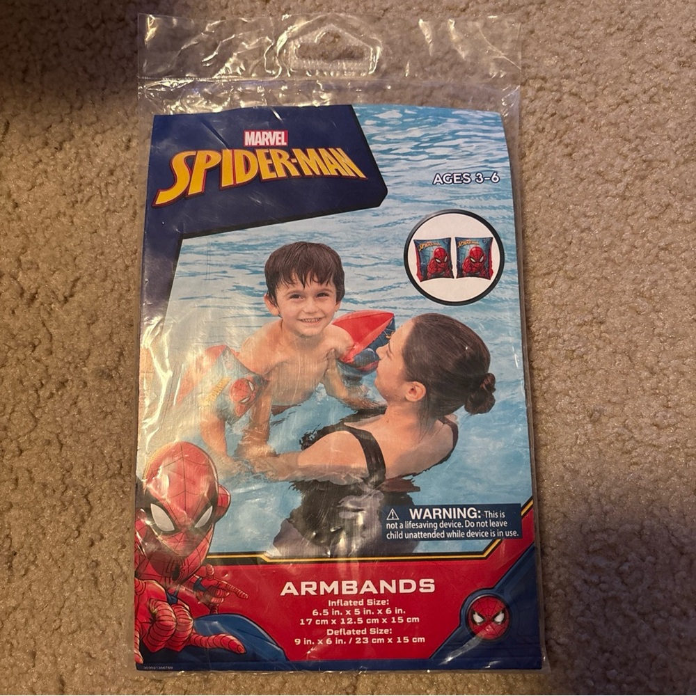 New In Package Spiderman  6.5inx5inx6in Swim Armbands Toy Pool Float Kids 3+
